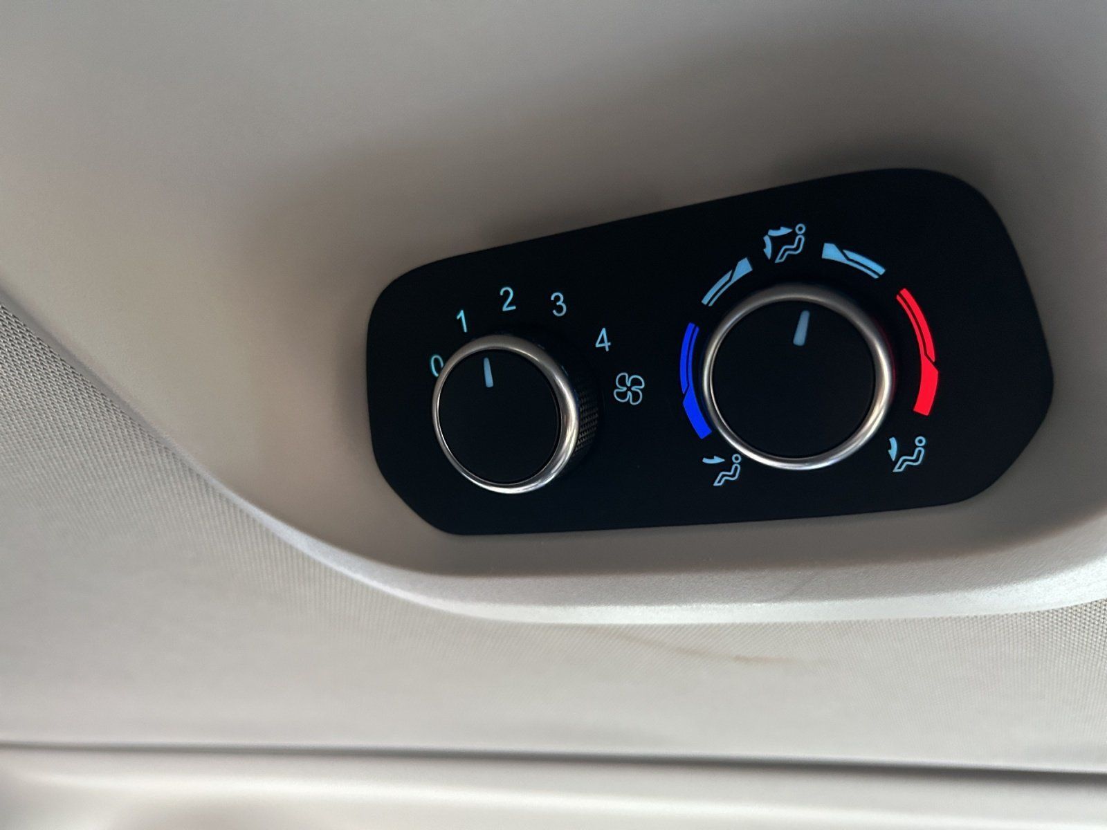 Fahrzeugabbildung Ford Tourneo Custom 2,0 TDCI 320 L1 Titanium,Navi,