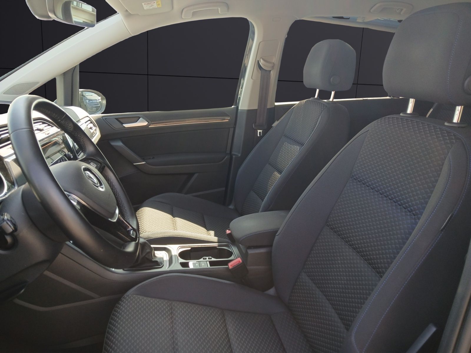 Fahrzeugabbildung Volkswagen Touran TSI United 7-Si Navi PDC SH LM