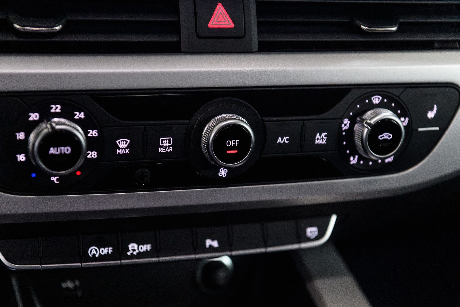 Fahrzeugabbildung Audi A4 35 TFSI S tronic advanced Avant LED/SZH/NAVI