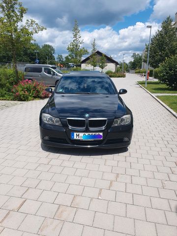 BMW 320i -