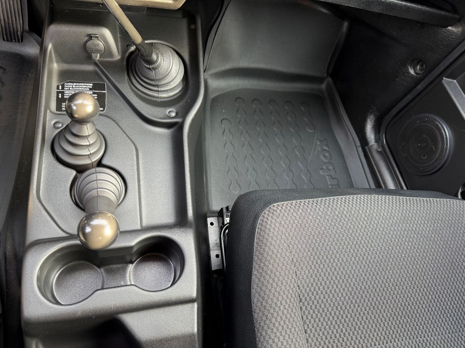 Fahrzeugabbildung Lada TAIGA-NIVA / AHK / ZV /  RADIO / SOFORT