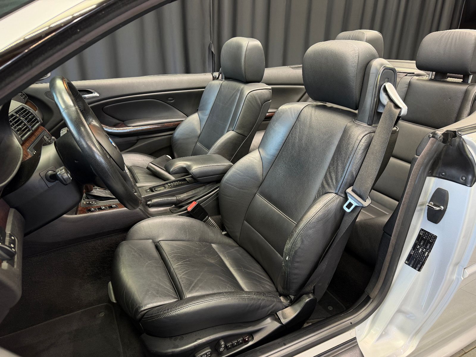 Fahrzeugabbildung BMW 330Ci|M-PAKET 2|HIFI|PDC|NAVI|LCI