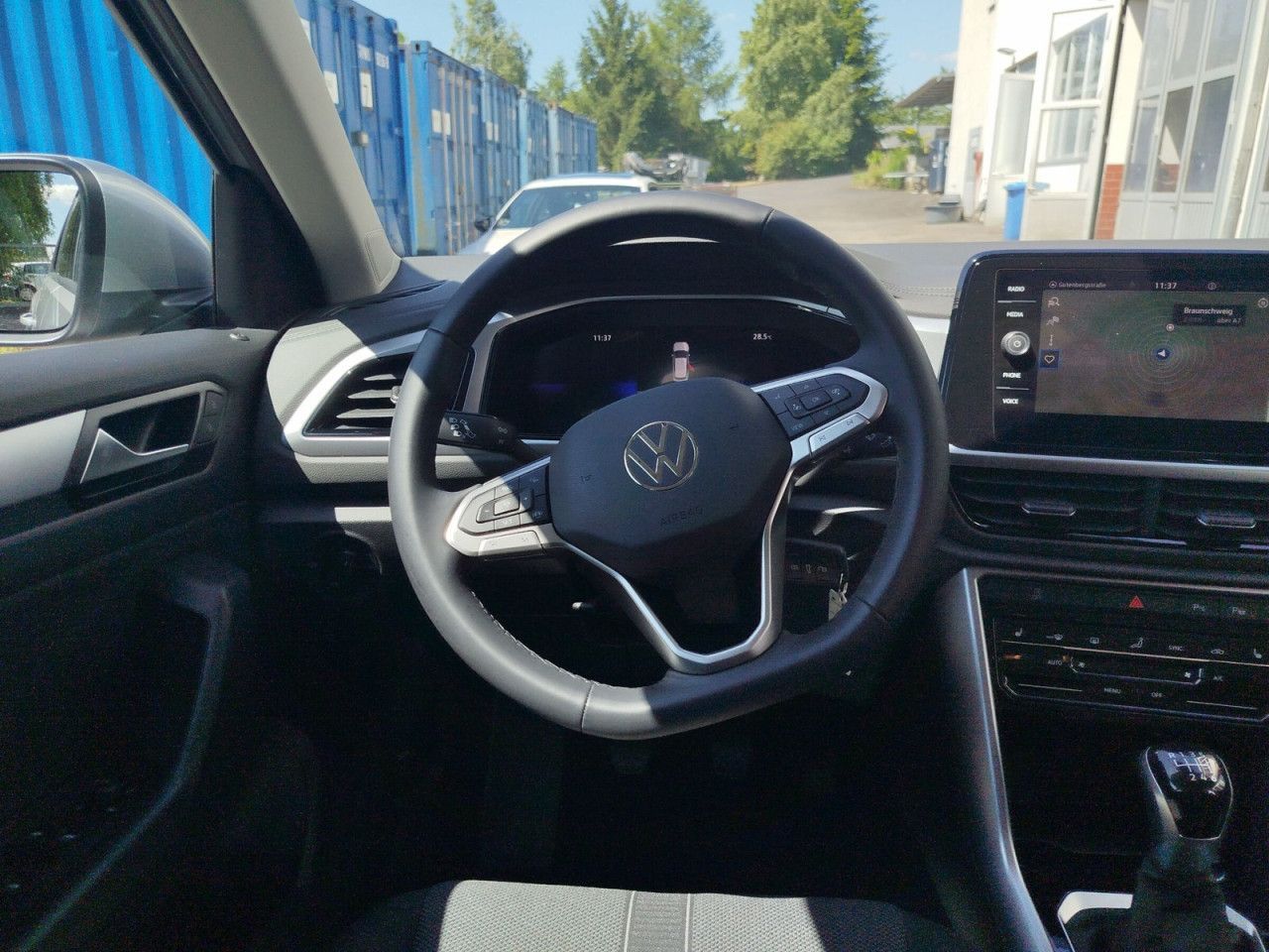 Fahrzeugabbildung Volkswagen T-ROC Life 1.0 l TSI OPF 85 kW (116 PS) 6-Gang