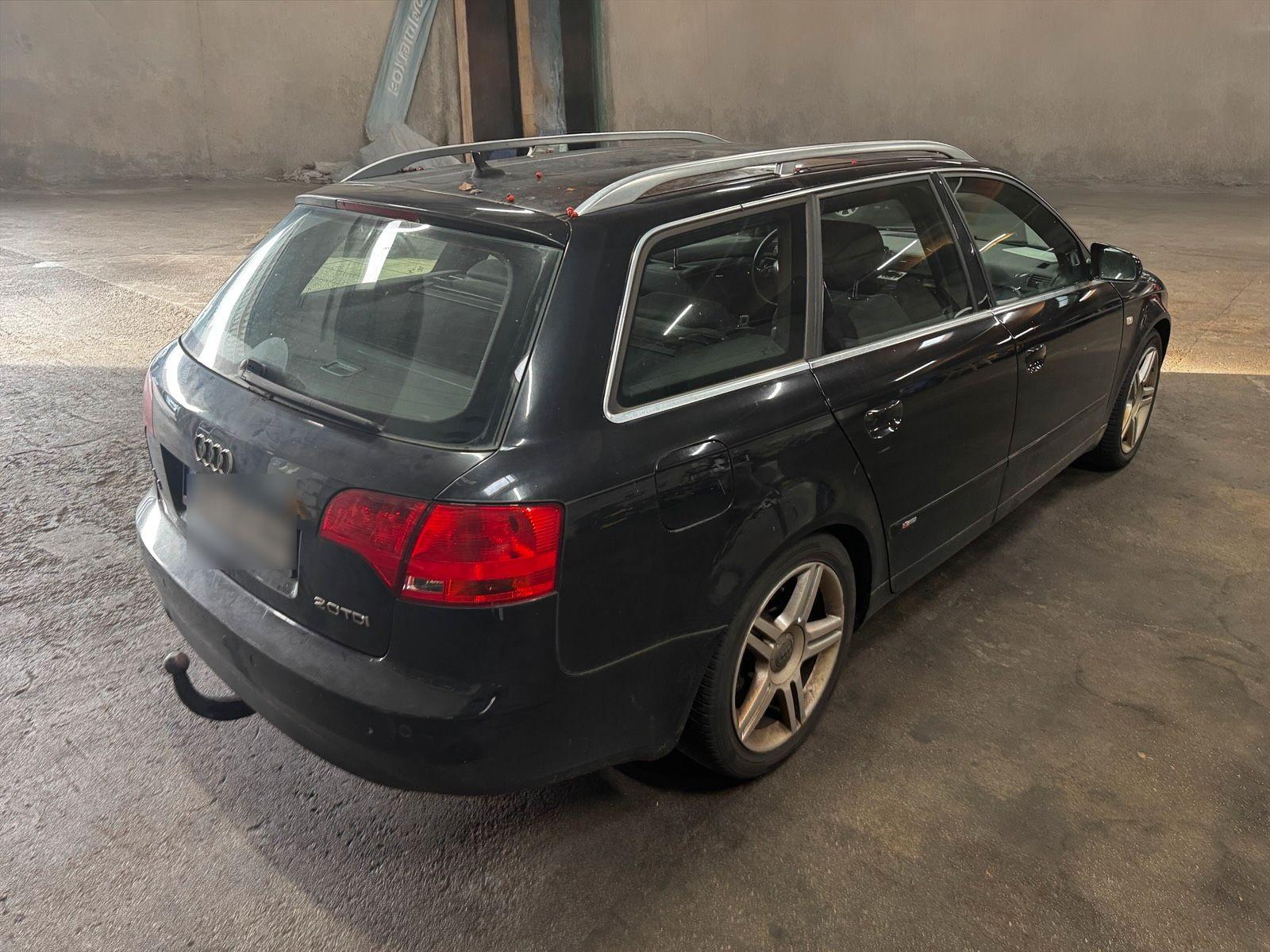 Audi A4 2005 — interior
