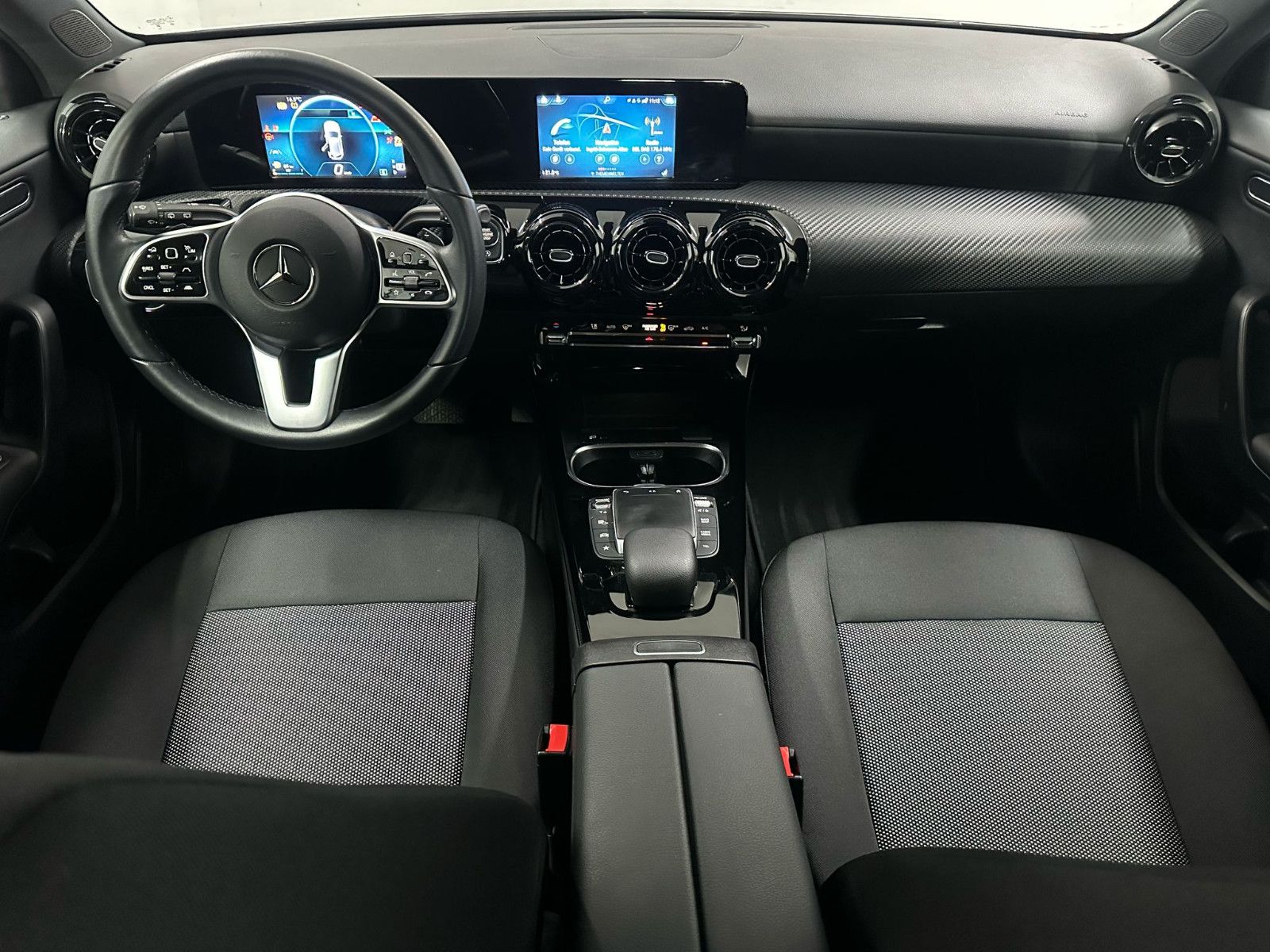 Fahrzeugabbildung Mercedes-Benz A 200 d DCT *DISTRO*AHK*LED*NAVI*BUSINESS*SH