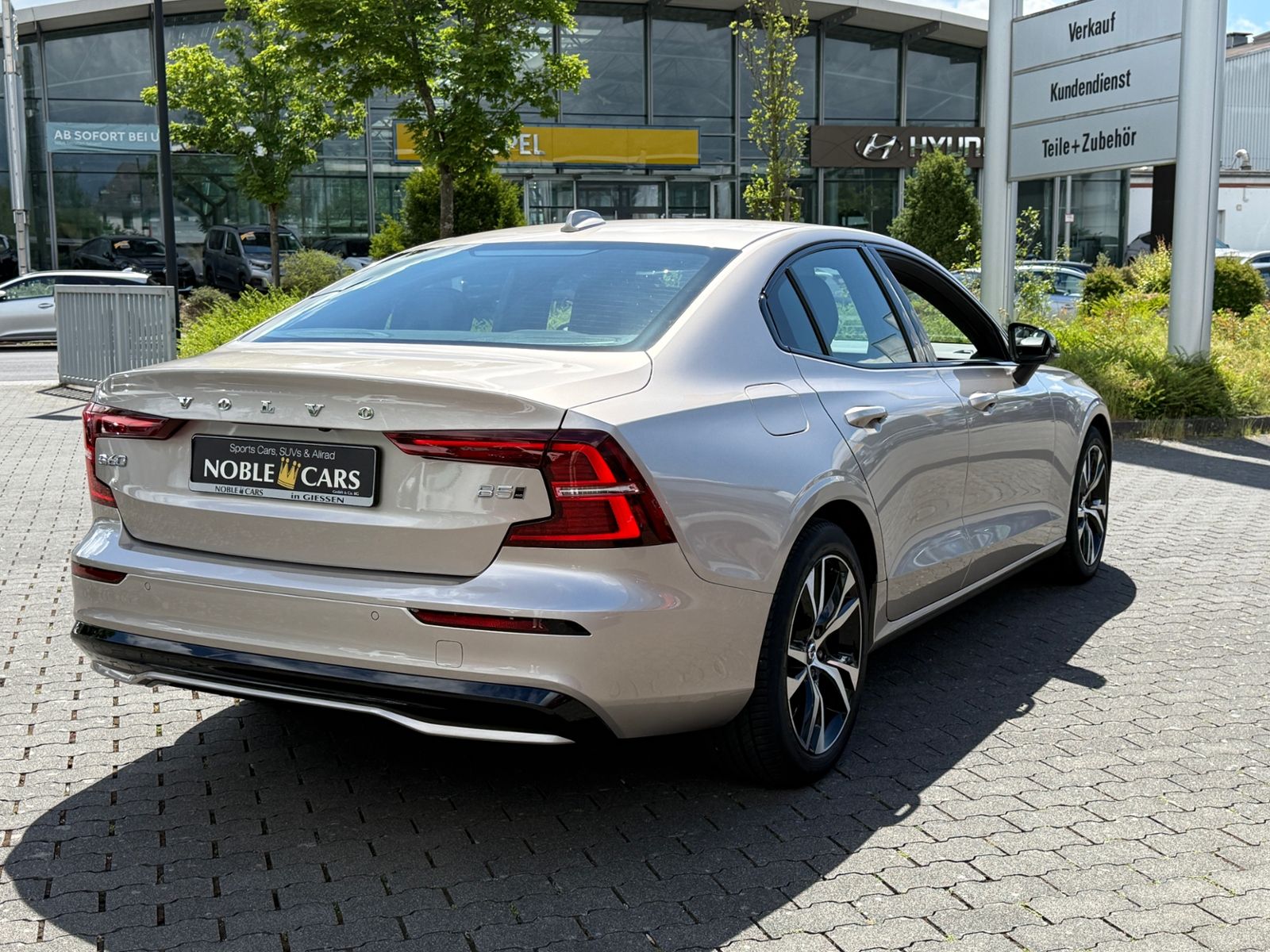 Fahrzeugabbildung Volvo S60 B5 Plus Dark AWD LED ALU