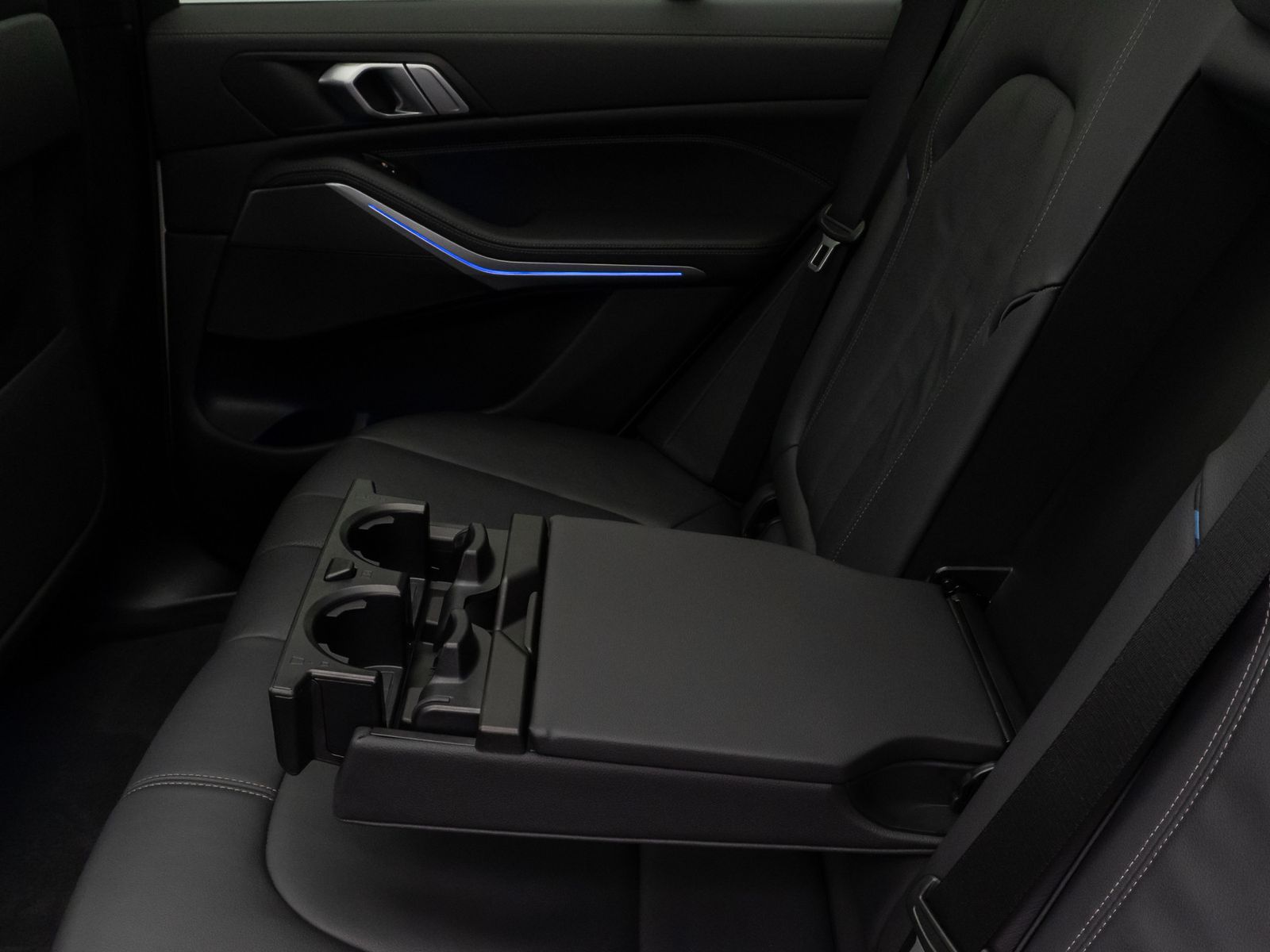 Fahrzeugabbildung BMW X5 xD30d M Sport 360° HUD HiFi DAB AHK Panorama