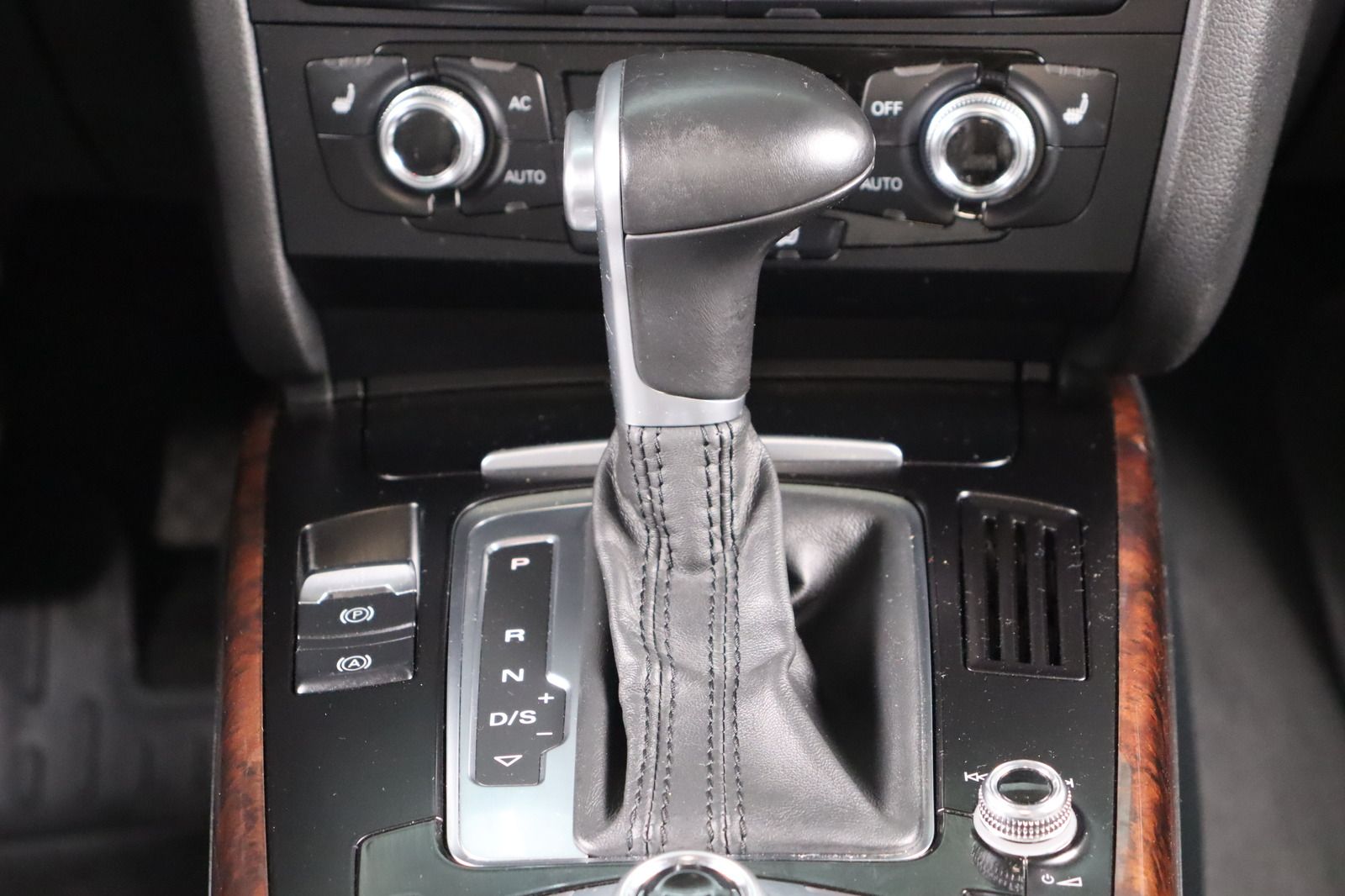 Fahrzeugabbildung Audi A4 3.0 TDI S tronic * Xenon * Navi * el. Sitze