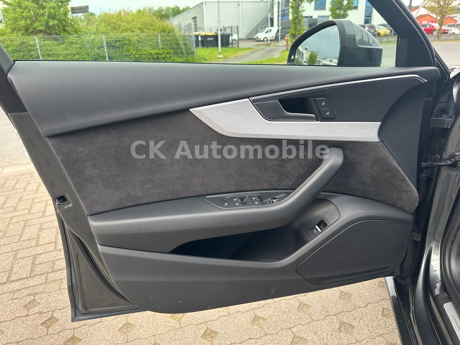 Fahrzeugabbildung Audi A4 Avant 40 TDI Quattro S-Line/Navi/LED/ACC