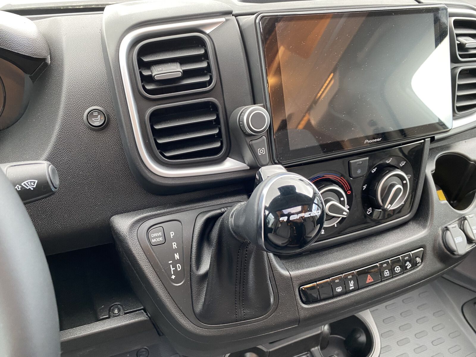 Fahrzeugabbildung Knaus Sky Ti PLATINUM SELECTION 700 MEG AT, LED, ACC
