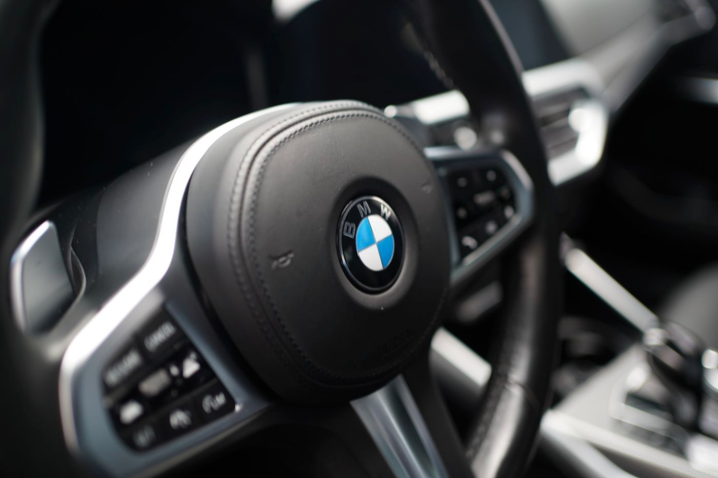 Fahrzeugabbildung BMW 320i xDrive M Sport Parkassist+AHK+HiFi+Alarmanl