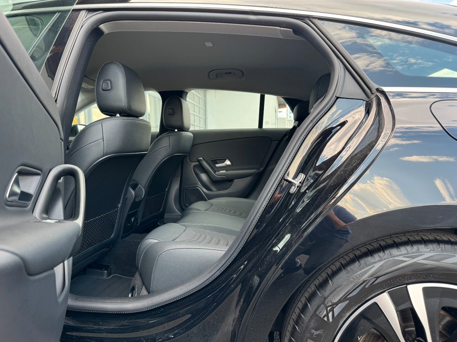Fahrzeugabbildung Mercedes-Benz CLA 180 SB Kamera+LED+CarPlay+Spur+DAB