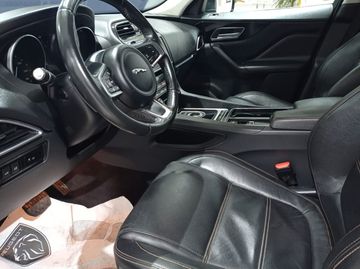 Jaguar F-Pace - 5