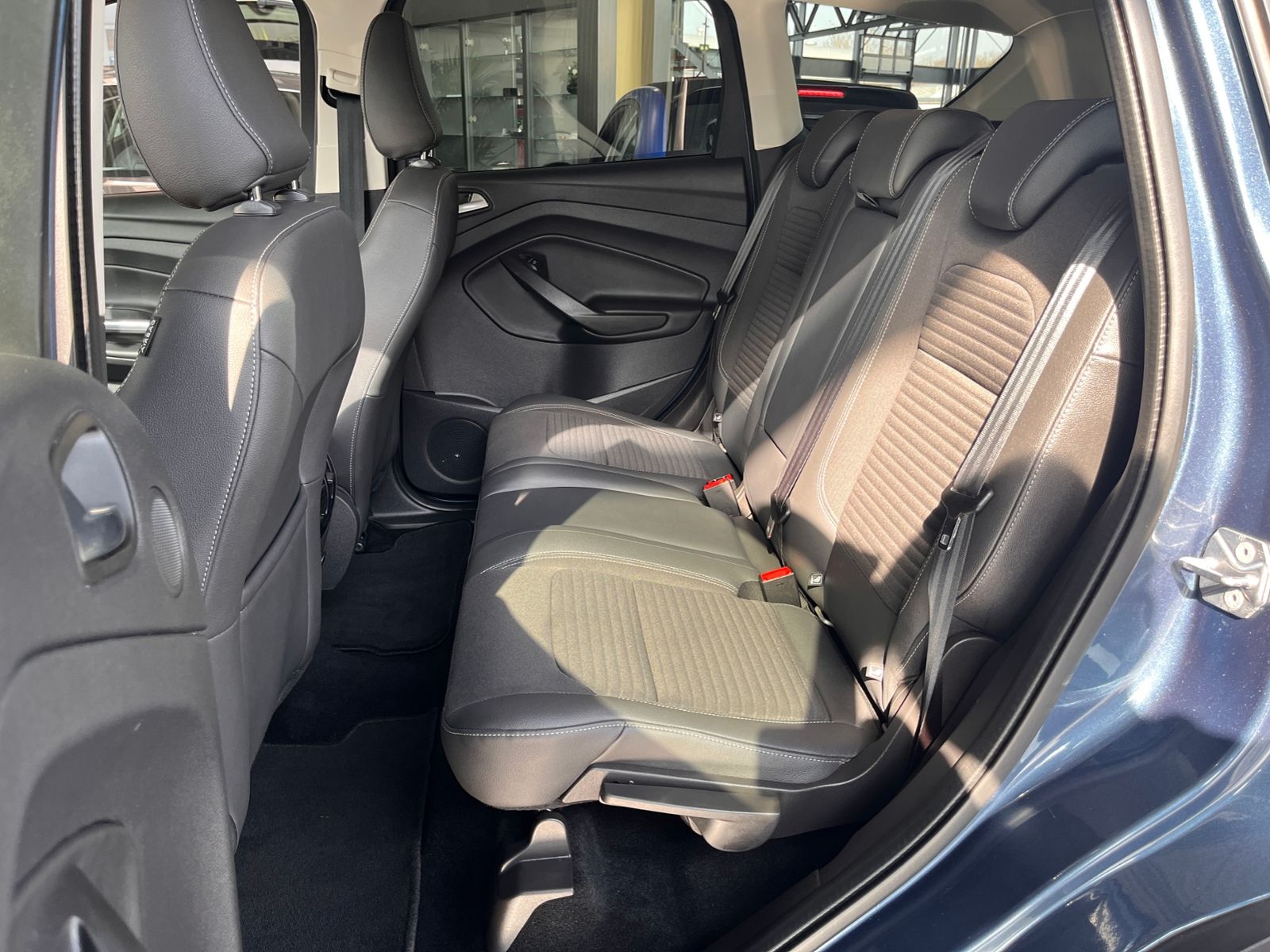 Fahrzeugabbildung Ford Kuga Titanium 4x4 AHK CARPLAY NAV DAB SHZ