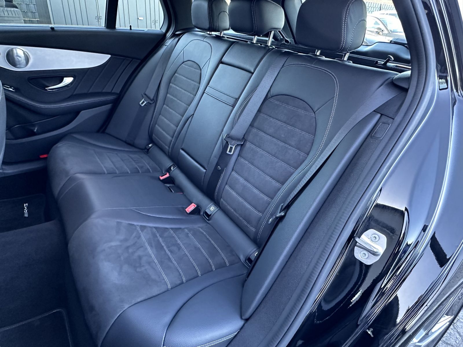 Fahrzeugabbildung Mercedes-Benz C 220d T AMG-Line NAV+AHK+CARPLAY+BURMESTER+18ZO