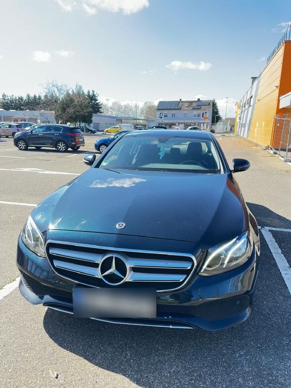 Image of Mercedes-Benz E 200