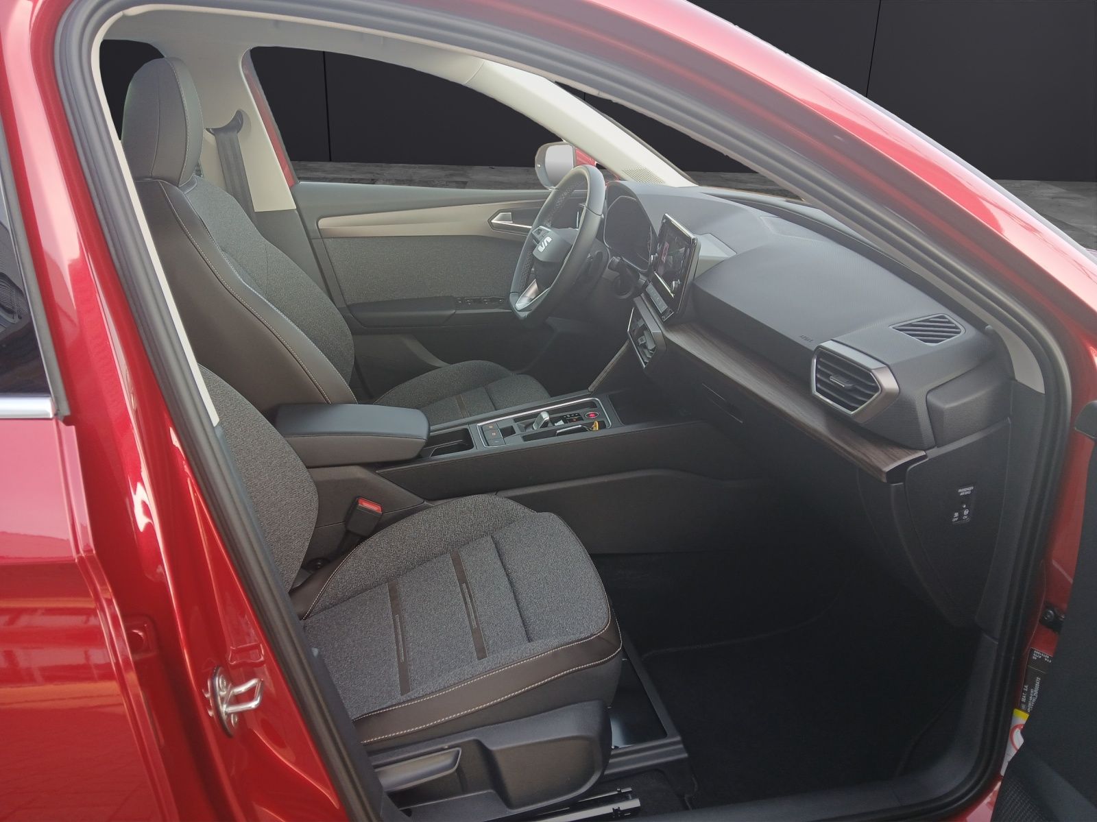 Fahrzeugabbildung SEAT Leon eTSI Xcellence DSG LED GRA RFK SH 18"