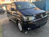 Volkswagen T5 Multivan Highline AHK Top Zustand - schwarze Volkswagen T5 Multivan