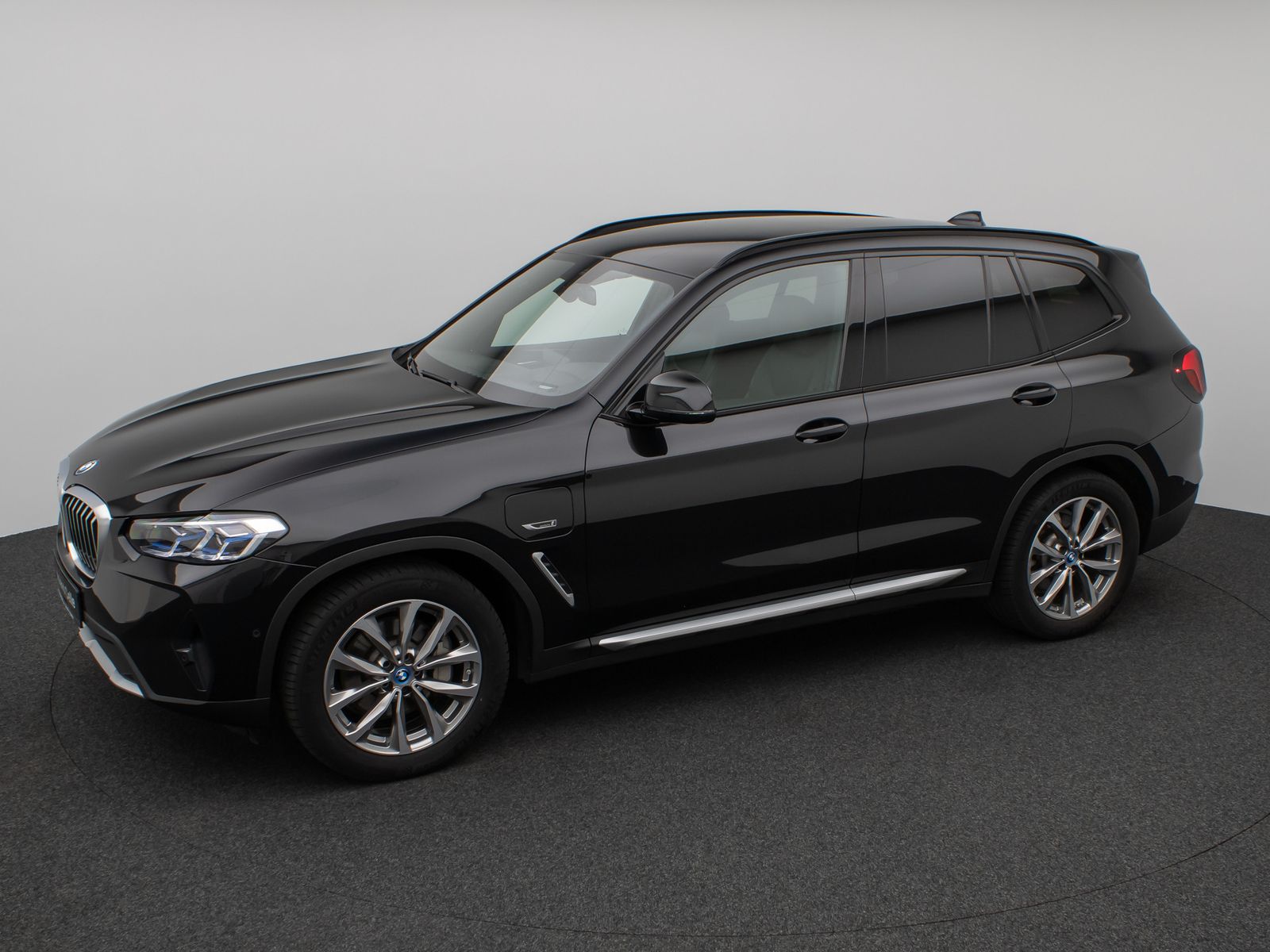 Fahrzeugabbildung BMW X3 xD30e Laser HUD DAB HiFi AHK Komfort 19Zoll