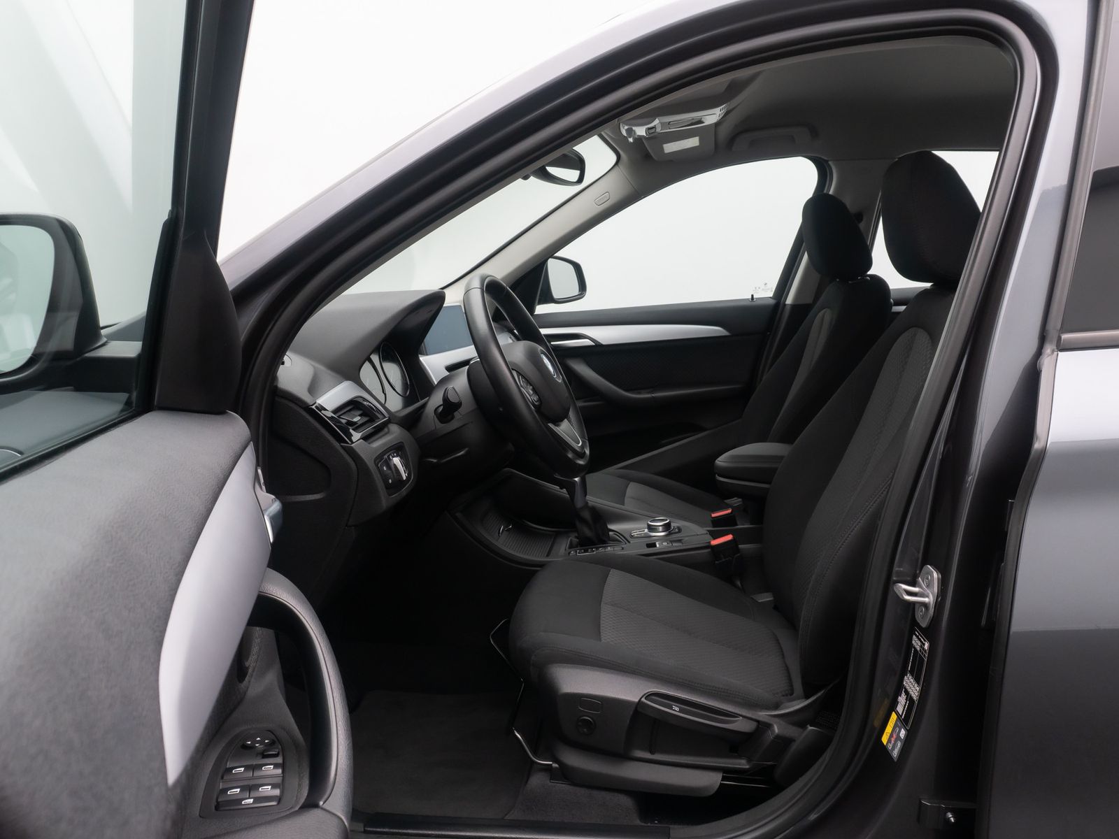 Fahrzeugabbildung BMW X1 xD25e ParkAssist DAB GeschwindigReg Navi LED