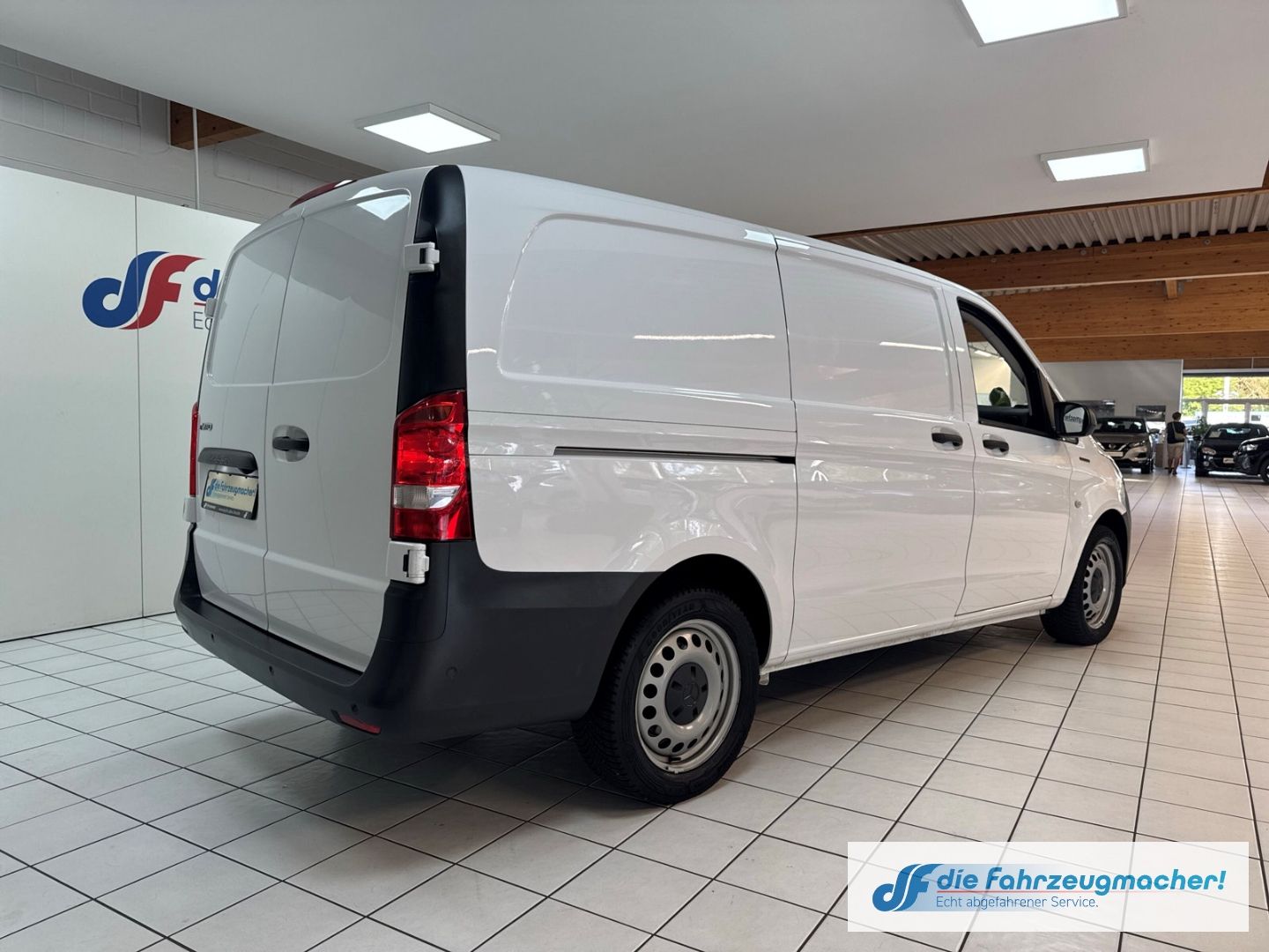Fahrzeugabbildung Mercedes-Benz Vito Kasten 112 e lang DAB SHZ Rückfahrkam. Notb