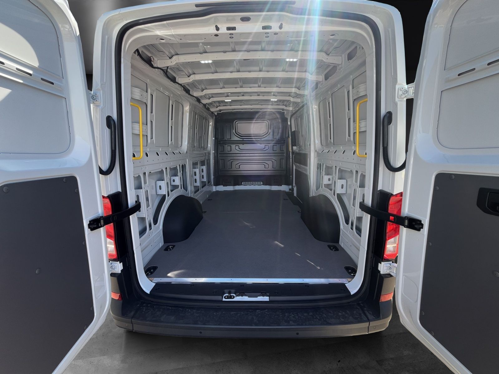 Fahrzeugabbildung Volkswagen Crafter Kasten 35 MR Klima  RFK DAB