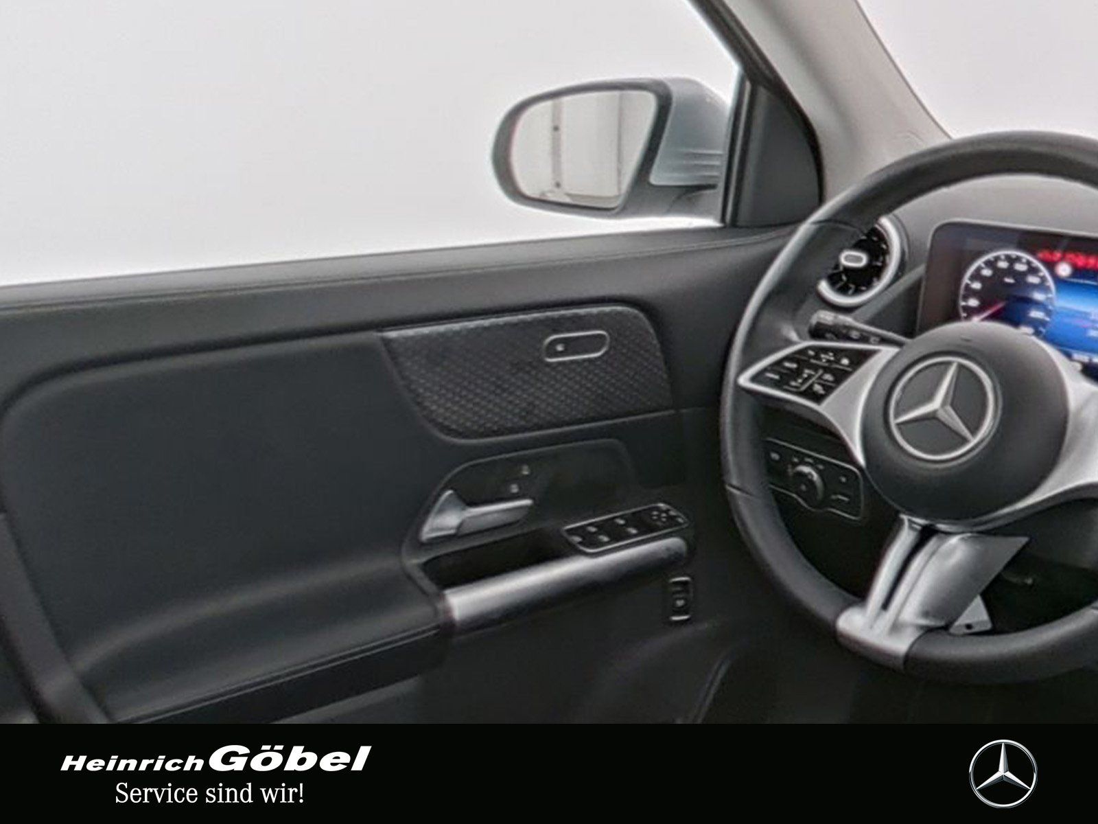 Fahrzeugabbildung Mercedes-Benz GLA 180 PROGRESSIVE ANHÄNGERVORRICHTUNG+CARPLAY