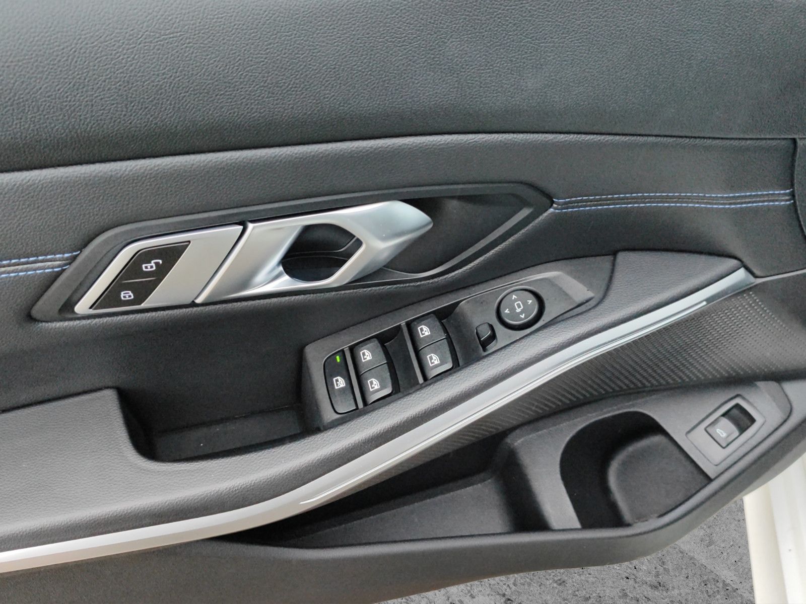 Fahrzeugabbildung BMW 330 d Touring xDrive M Sport/AHK/Hifi/Led/1.Hand