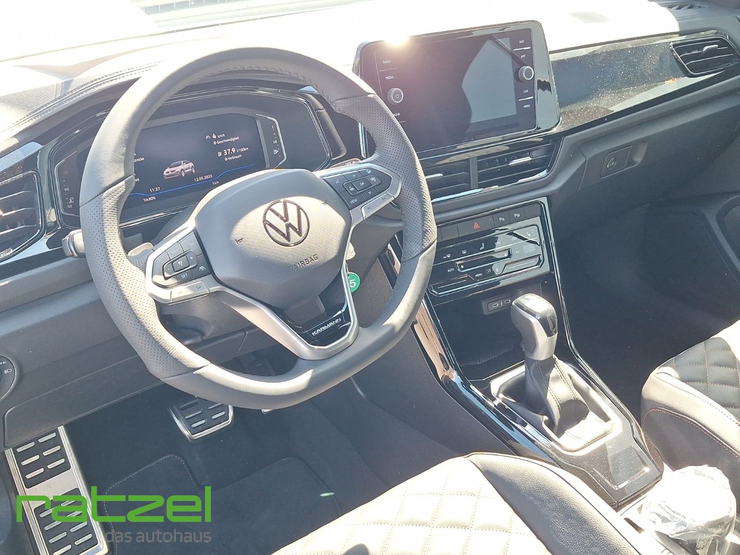 Fahrzeugabbildung Volkswagen T-Roc Edition Karmann 1.5TSI DSG Standh.+LED+PDC