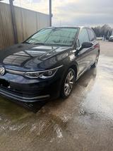 Volkswagen Golf 8 1.5 eTsi Bj 22 - Volkswagen Golf mit Benzin-Antrieb: Kleinwagen, 1.8