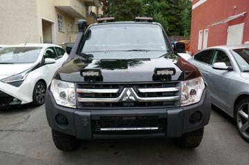 Fahrzeugabbildung Mitsubishi Pajero 3.2 DI-D Rallyeumbau mit Überrollkäfig