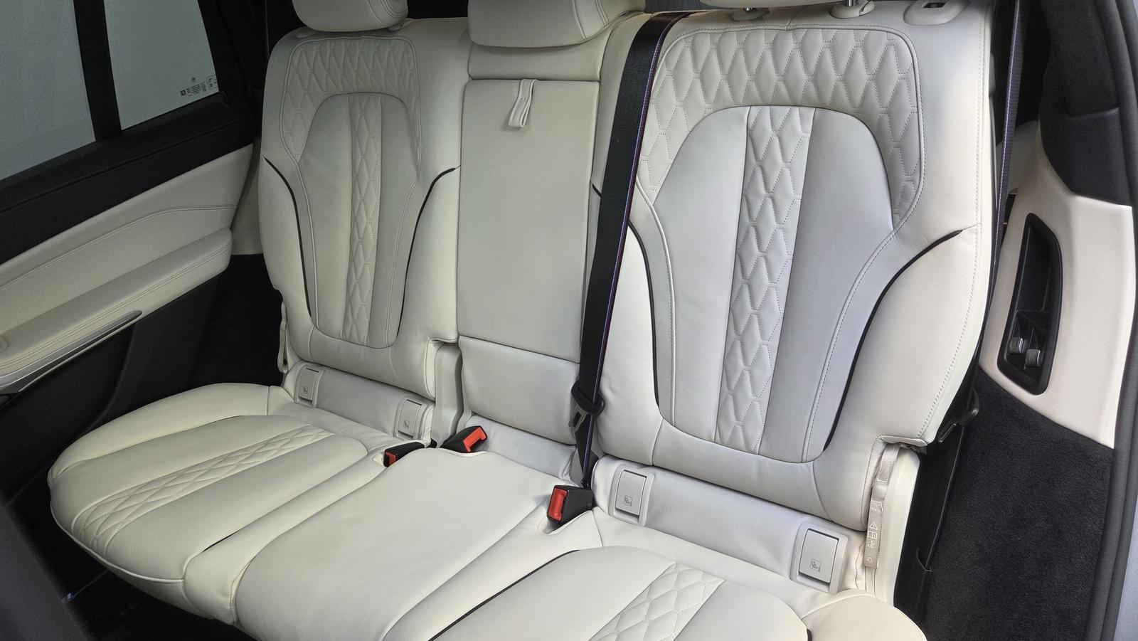 BMW X7 M60i Kristall Sky DrivePro AHK ACC Sitzlüft.