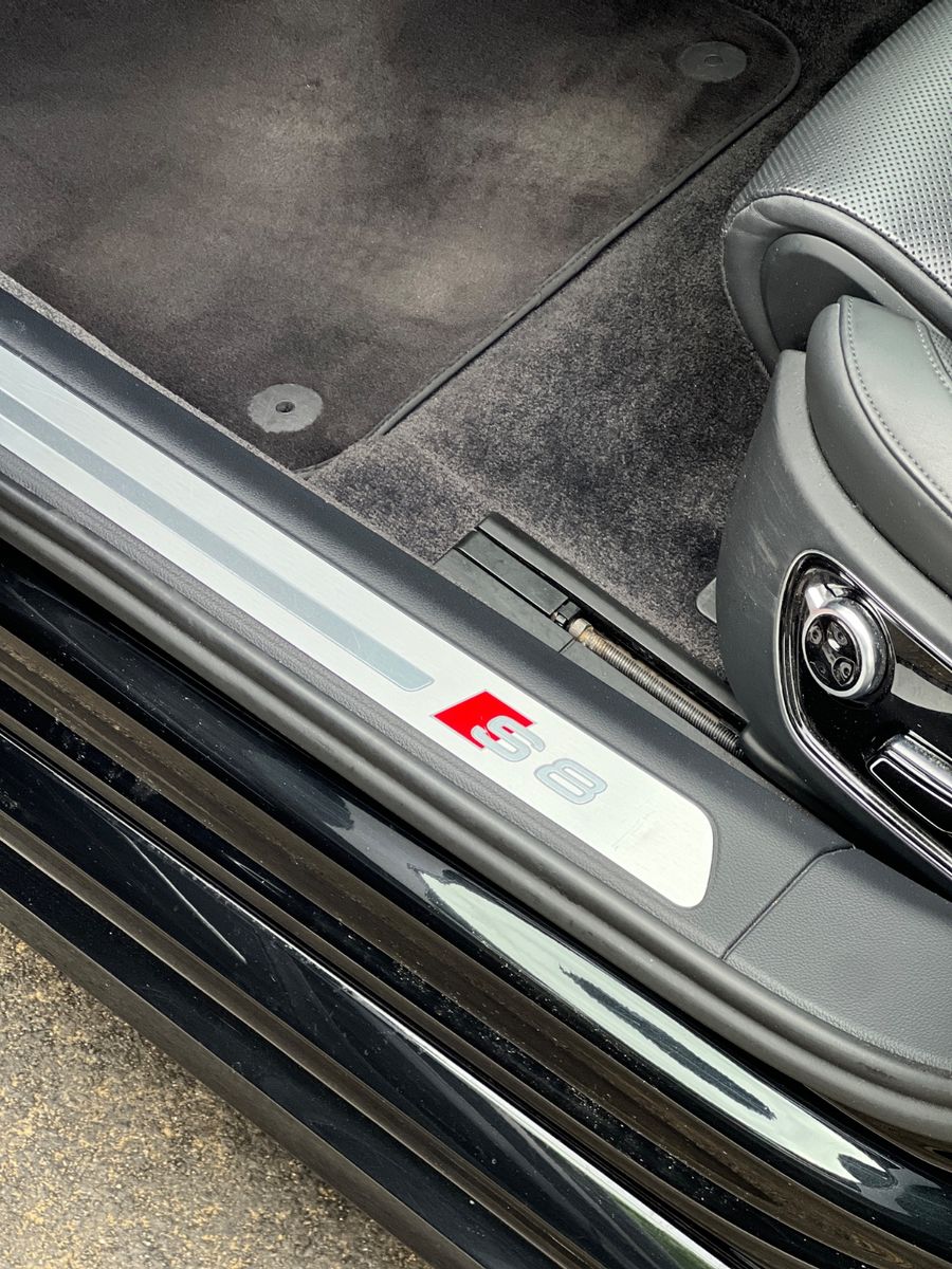 Fahrzeugabbildung Audi S8 4.0 TFSI quattro plus