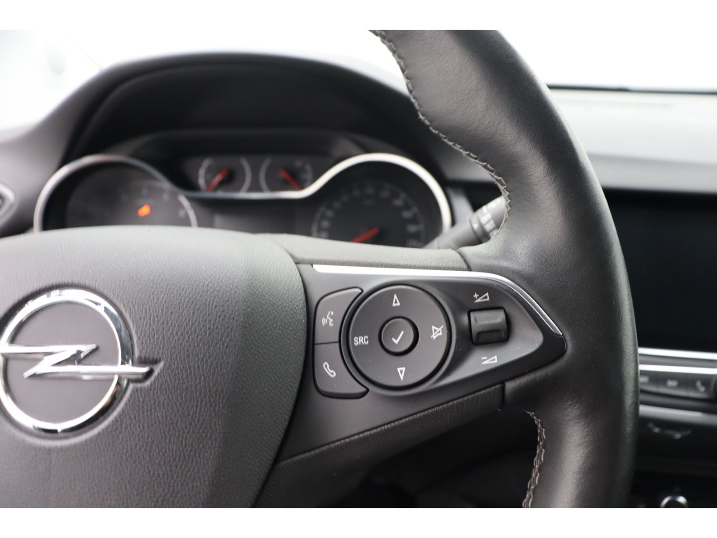 Fahrzeugabbildung Opel Crossland Elegance Paket SHZ Navi Kamera AHK