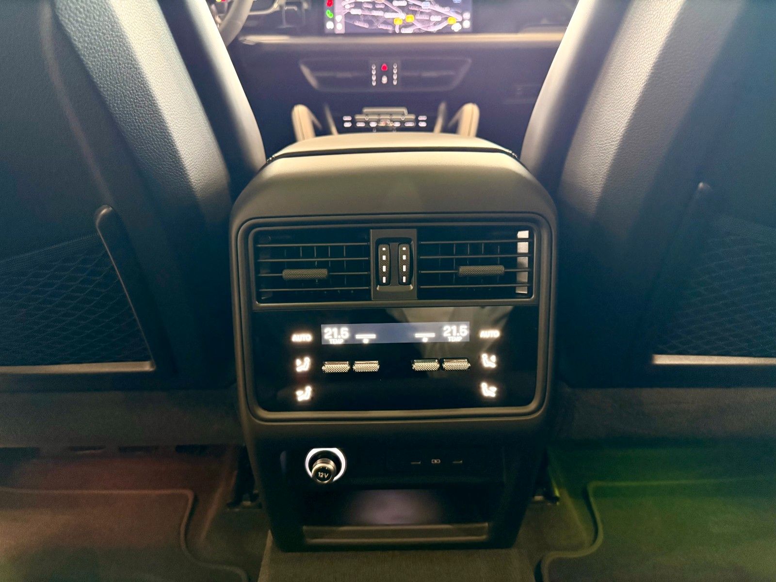 Fahrzeugabbildung Porsche Cayenne GTS PTS-Farbe/CarbonDesign/HUD/Burmester