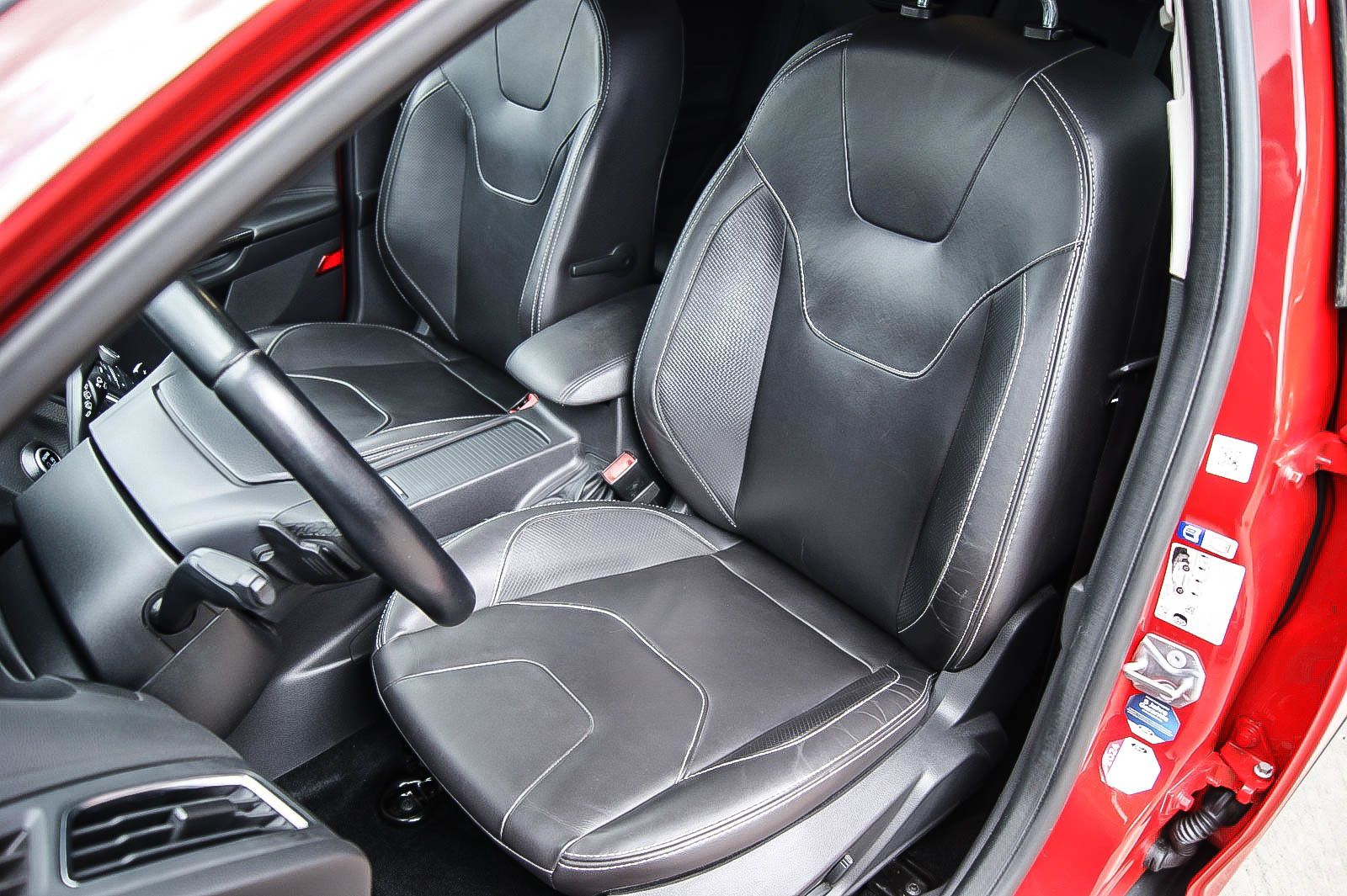 Fahrzeugabbildung Ford Focus Turnier 1.5 Titanium Aut RACEROT ACC STHZG