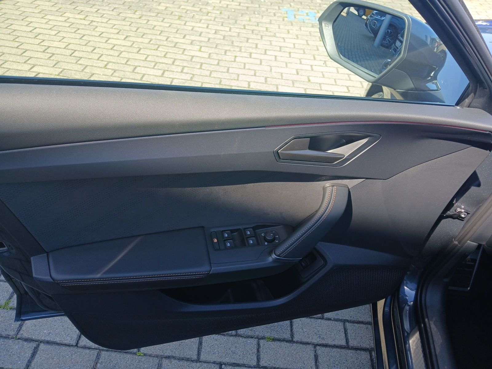 Fahrzeugabbildung CUPRA Leon ST TSI VZ DSG 4Drive LED AHK ACC RFK SH 19"