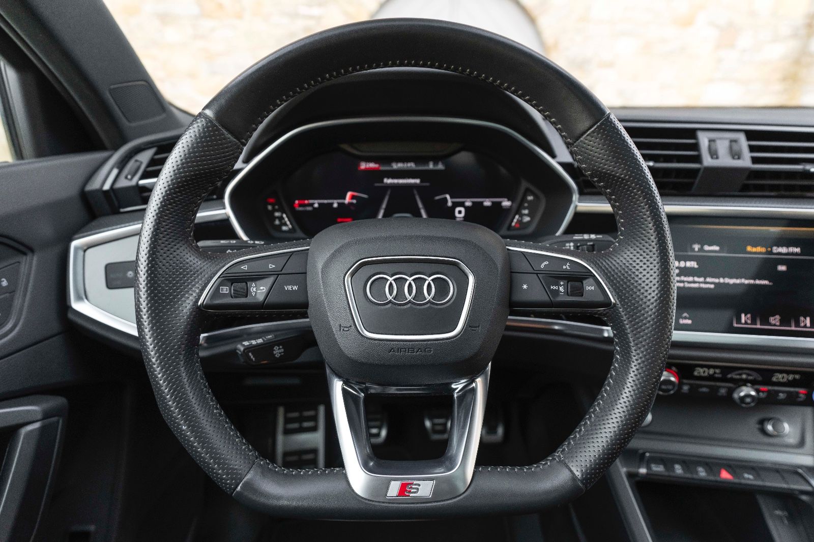 Fahrzeugabbildung Audi Q3 35 TDI QUATTRO DSP LED TOTW NAV TEMPOMAT