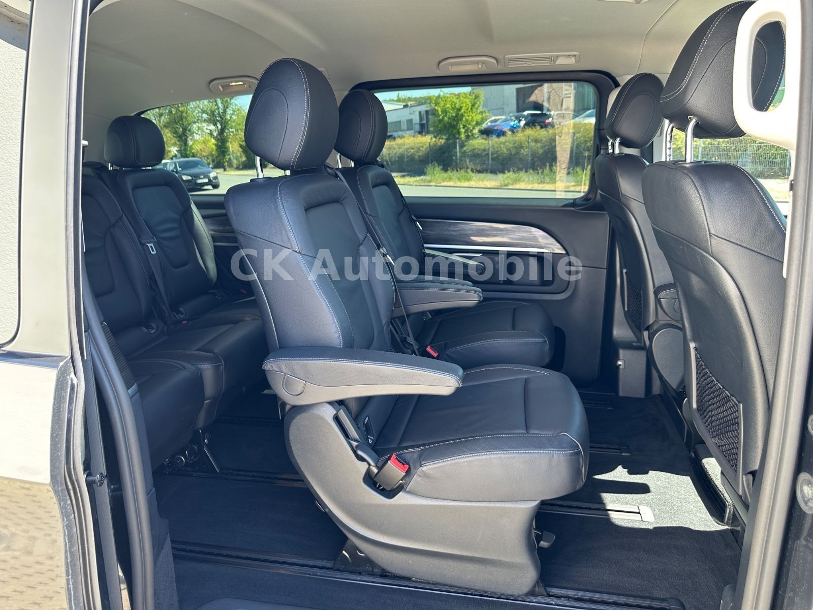 Fahrzeugabbildung Mercedes-Benz V250d AVANTGARDE EDITION 4MATIC lang/7 Sitze