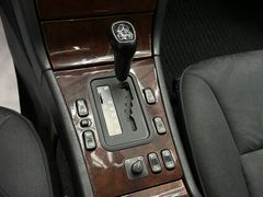 Fahrzeugabbildung Mercedes-Benz E 230 Elegance / Automatik Schiebedach Tempomat