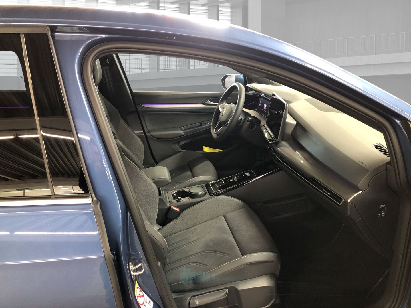 Fahrzeugabbildung Volkswagen Golf EDITION 50 1.5 eTSI DSG HUD AHK Panodach Na