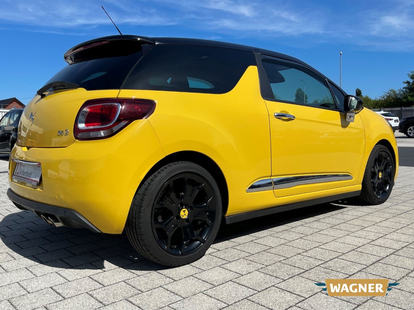 Fahrzeugabbildung Citroën DS3 SportChic Klimaautomatik Bi-Xenon Sportsitze