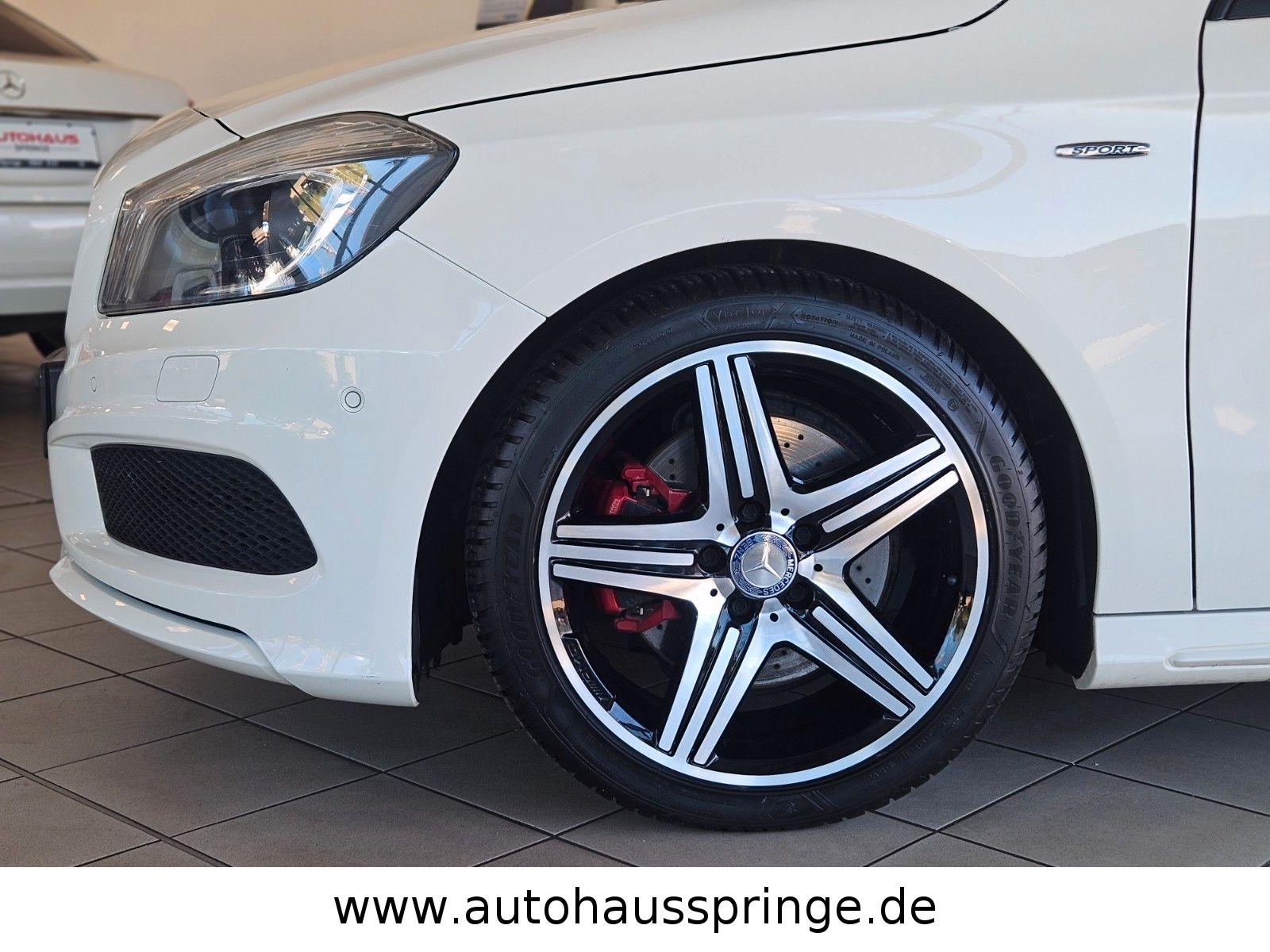 Mercedes-Benz A 250 AMG Line Sport *Alcantara, Scheckheft*