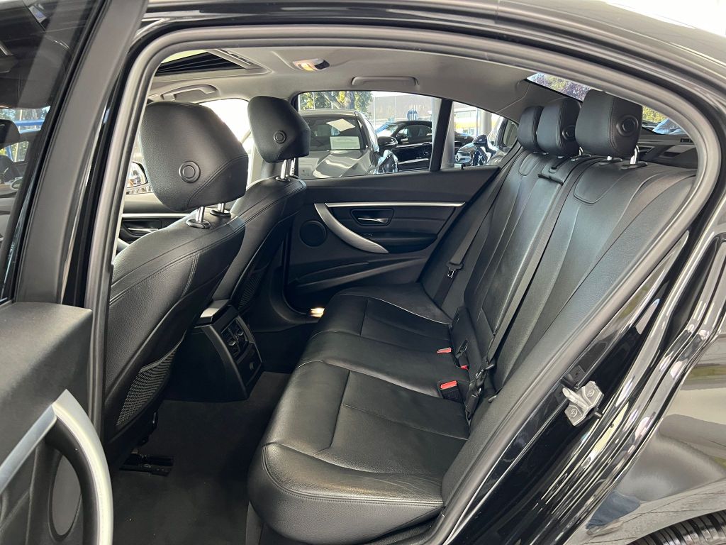 BMW 320 d Sport-Line Schiebedach*HUD*LED*NAVI*PDC*
