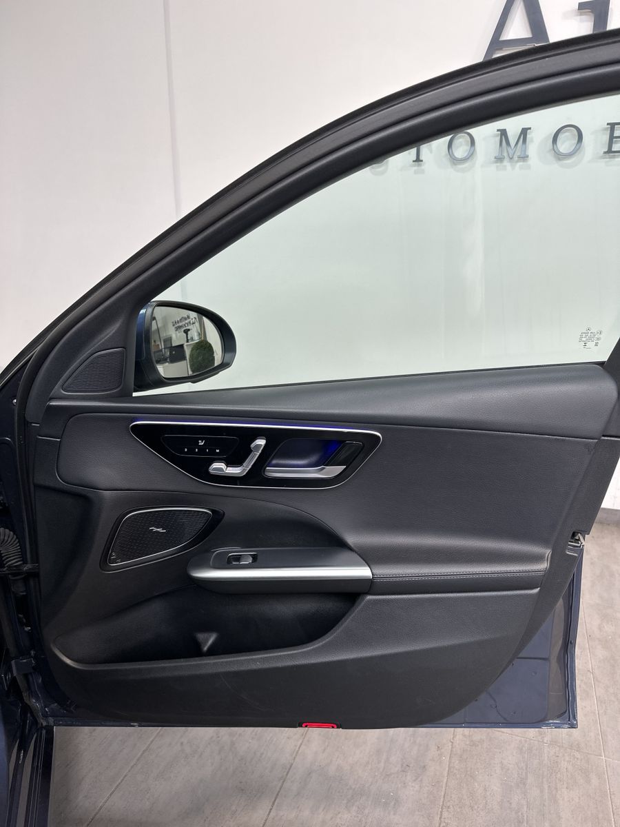 Fahrzeugabbildung Mercedes-Benz C 220d T 4Matic Avantgarde NAV+LED+ACC+PANORAMA