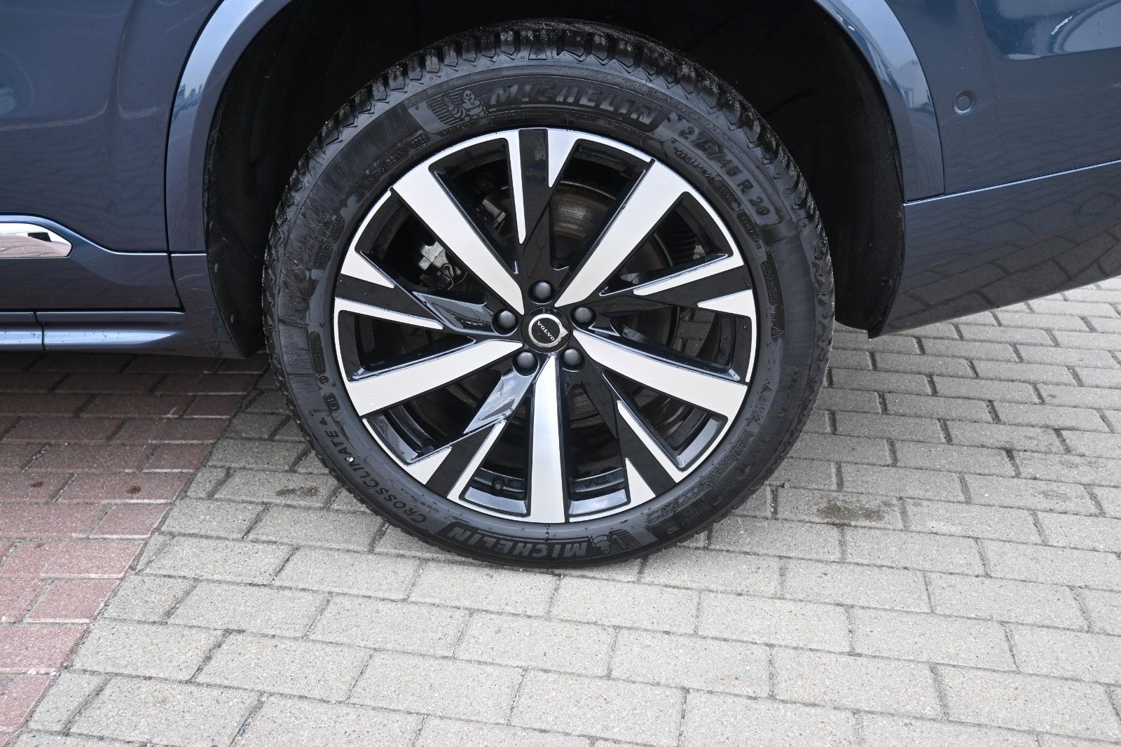Fahrzeugabbildung Volvo XC90 T8 Ultra Bright AWD*LUFT*AHK*B&W*Massage*