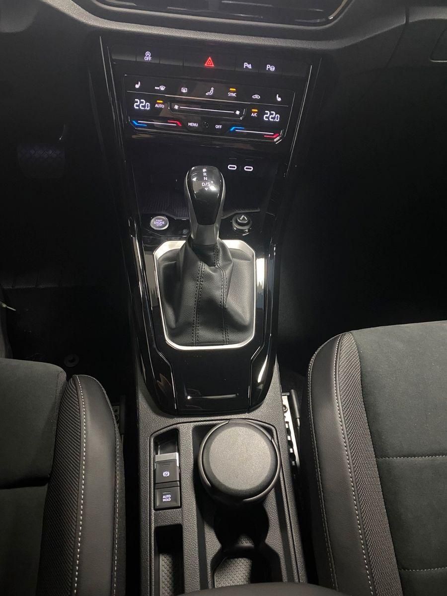 Fahrzeugabbildung Volkswagen T-Roc 1.5 TSI DSG Style+IQ MATRIX+Black Style+++