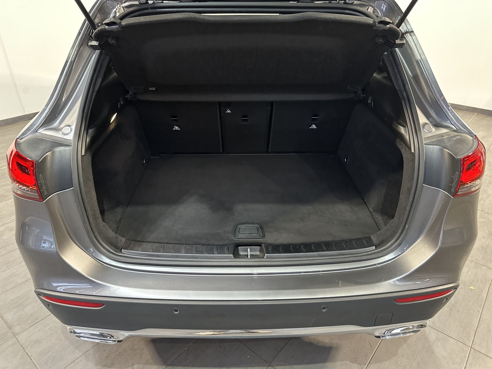 Fahrzeugabbildung Mercedes-Benz GLA 200 Progressive NAV+LED+360°+18ZO+DISTRONIC