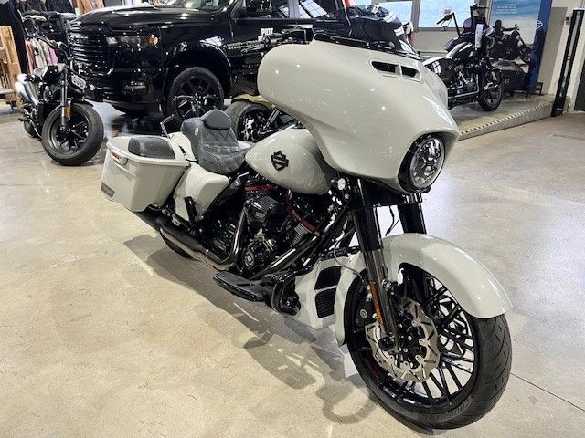 Fahrzeugabbildung Harley-Davidson CVO Milwaukee-Eight 117 mit einigen Umbauten