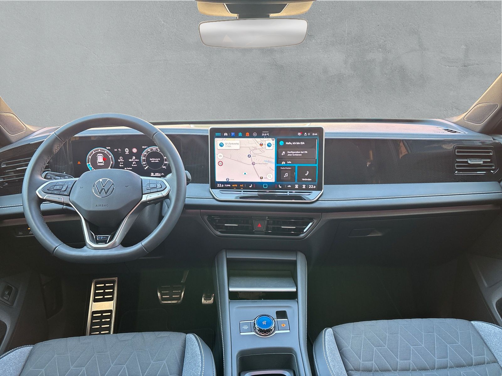 Fahrzeugabbildung Volkswagen Tiguan 1.5 eTSI Goal AHK IQ-Light Keyless Kamera